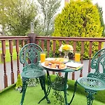 District In 1 Acre Gardens Off M6 Country house Penrith