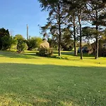 Country house District In 1 Acre Gardens Off M6