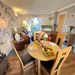 District In 1 Acre Gardens Off M6 * Penrith
