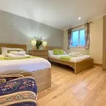 District In 1 Acre Gardens Off M6 Country house Penrith