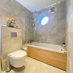 Country house District In 1 Acre Gardens Off M6 *