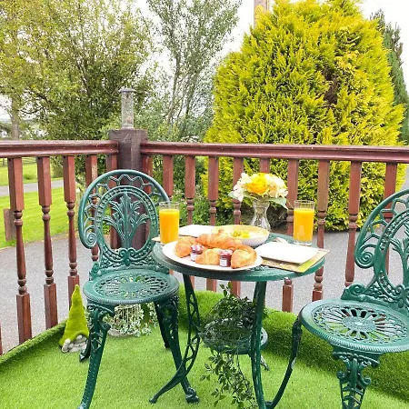 District In 1 Acre Gardens Off M6 Casa rural Penrith