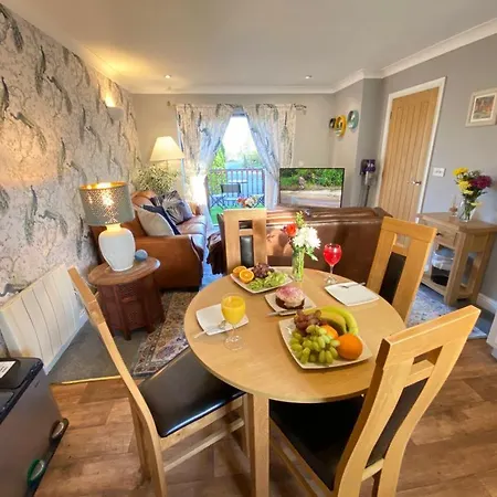 District In One Acre Gardens Off M6 * Penrith