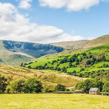 District In 1 Acre Gardens Off M6 Casa rural *