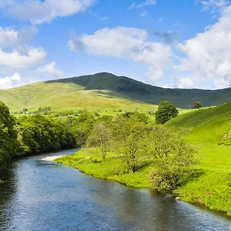 District In 1 Acre Gardens Off M6 Casa rural Penrith