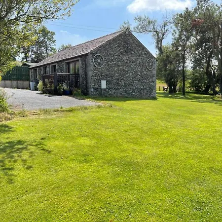 District In 1 Acre Gardens Off M6 Country house