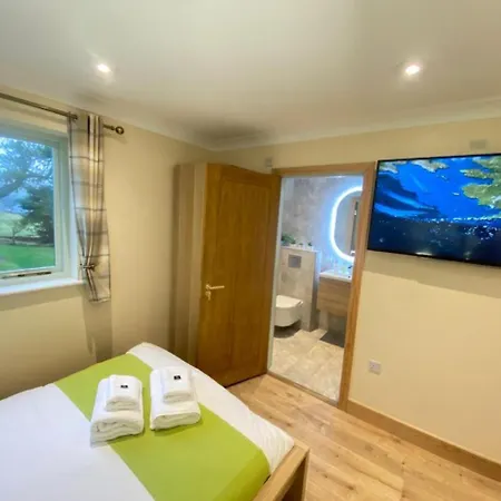 Kır Evi District In One Acre Gardens Off M6 Penrith