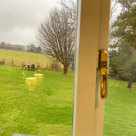 District In 1 Acre Gardens Off M6 Venkovský dům