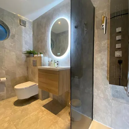 District In 1 Acre Gardens Off M6