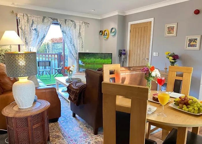 District In 1 Acre Gardens Off M6 * Penrith