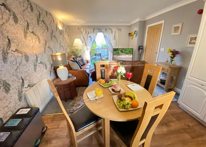 District In 1 Acre Gardens Off M6 * Penrith