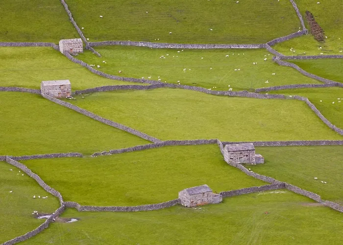 District In 1 Acre Gardens Off M6