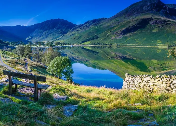 District In 1 Acre Gardens Off M6 * Penrith