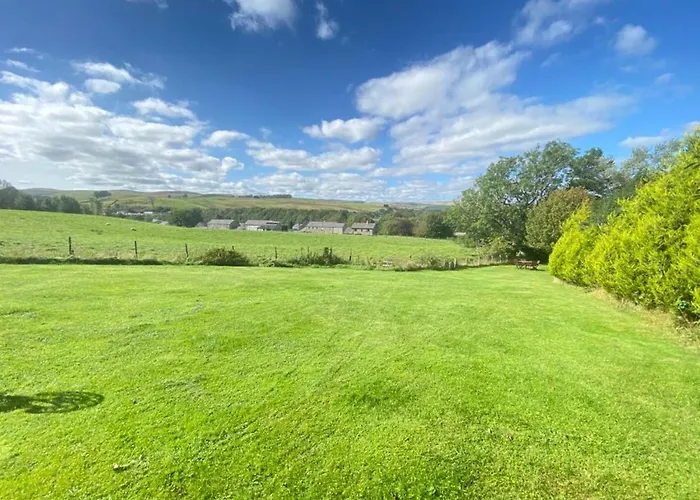 District In 1 Acre Gardens Off M6 Penrith