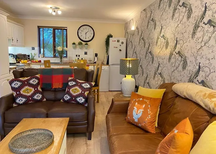 District In 1 Acre Gardens Off M6 *