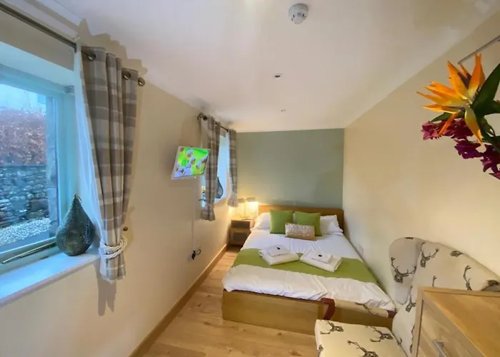 Hétvégi ház District In 1 Acre Gardens Off M6