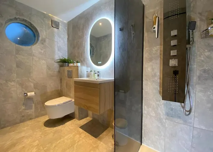 District In 1 Acre Gardens Off M6