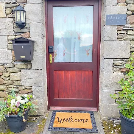 District In One Acre Gardens Off M6 Country house Penrith