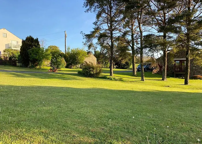 Country house District In 1 Acre Gardens Off M6