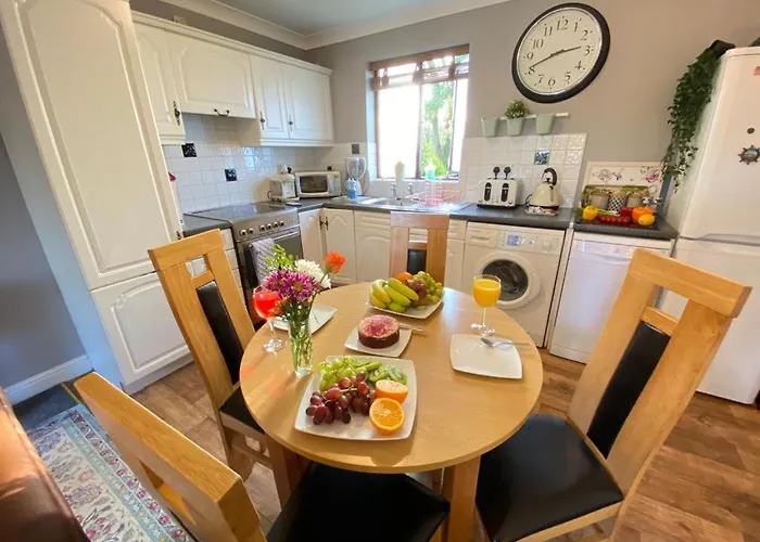 District In 1 Acre Gardens Off M6 Country house *