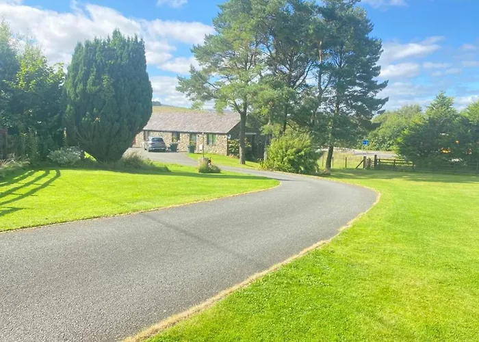 District In 1 Acre Gardens Off M6 Country house