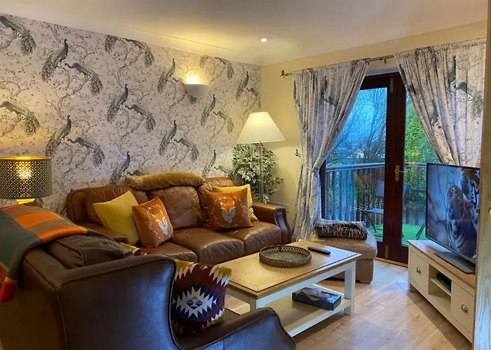 District In 1 Acre Gardens Off M6 Country house *