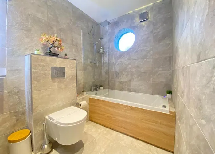 Country house District In 1 Acre Gardens Off M6 *